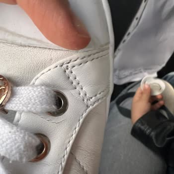 Guess Ayakkabım Yırtıldı 1 Ay Bile Giymeden