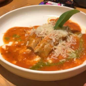 Happy Moon's Menüdeki Yemekle Gelen Yemek Farklı Olması