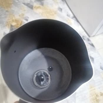 Arzum Okka Rich Spin Kahve Makinesinin Alt Tarafının Rengi Attı.