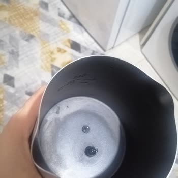 Arzum Okka Rich Spin Kahve Makinesinin Alt Tarafının Rengi Attı.