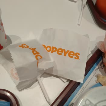 Popeyes Tavuktan Kıkırdak Çıktı