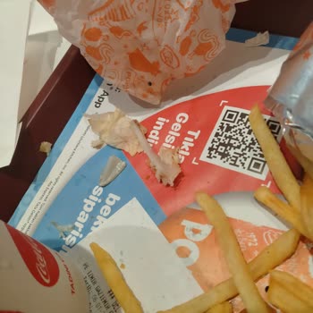 Popeyes Tavuktan Kıkırdak Çıktı