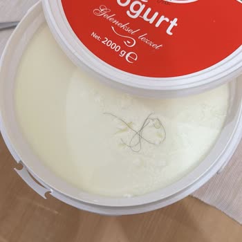 Eker Yoğurt İçerisinden Saç Çıktı.