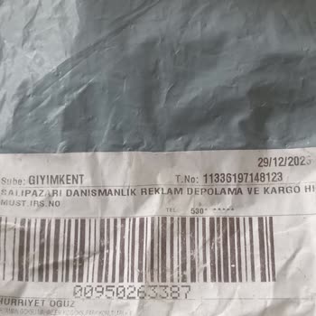 Salıpazarı Danışmanlık Reklam İçinden Çöp Çıkan Kargo Poşeti