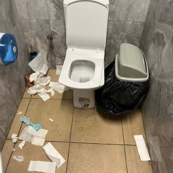 Penguen Kitabevi WC Ler Rezil