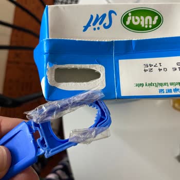 Sütaş Sütün Kapağı Bant İle Yapıştırılmış