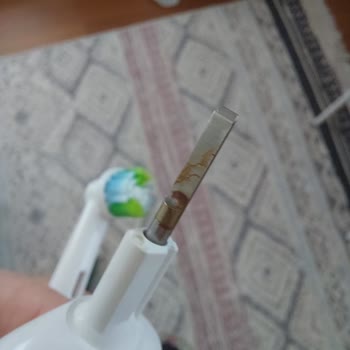 Oral-B Diş Fırçası 3 Haftada Paslandı Ve Çalışmamaya Başladı