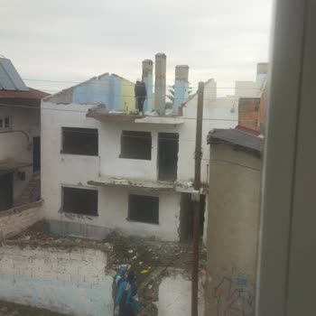 Sivas Belediyesi Harabe Olarak Bırakılan Evlerin Tehlikeli Durumu