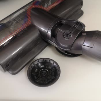 Dyson V15 Başlık Tekeri Kırıldı