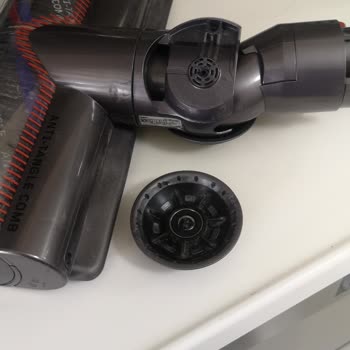 Dyson V15 Başlık Tekeri Kırıldı