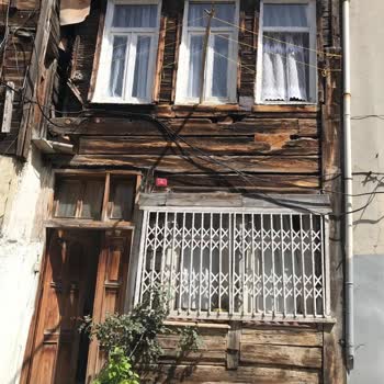 Fatih Belediyesi Korku İçinde Yaşam: Evimiz Çökme Tehlikesinde