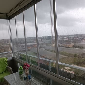 Albert Genau Marka Cam Bakon Su Alıyor