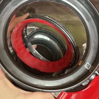 Dyson V12 Conta Çıktı, Geri Asla Takılmıyor