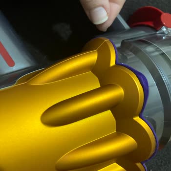 Dyson V12 Conta Çıktı, Geri Asla Takılmıyor