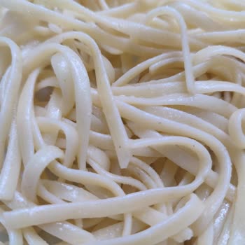 Filiz Makarna İçindeki Küçük Siyah Parçalar