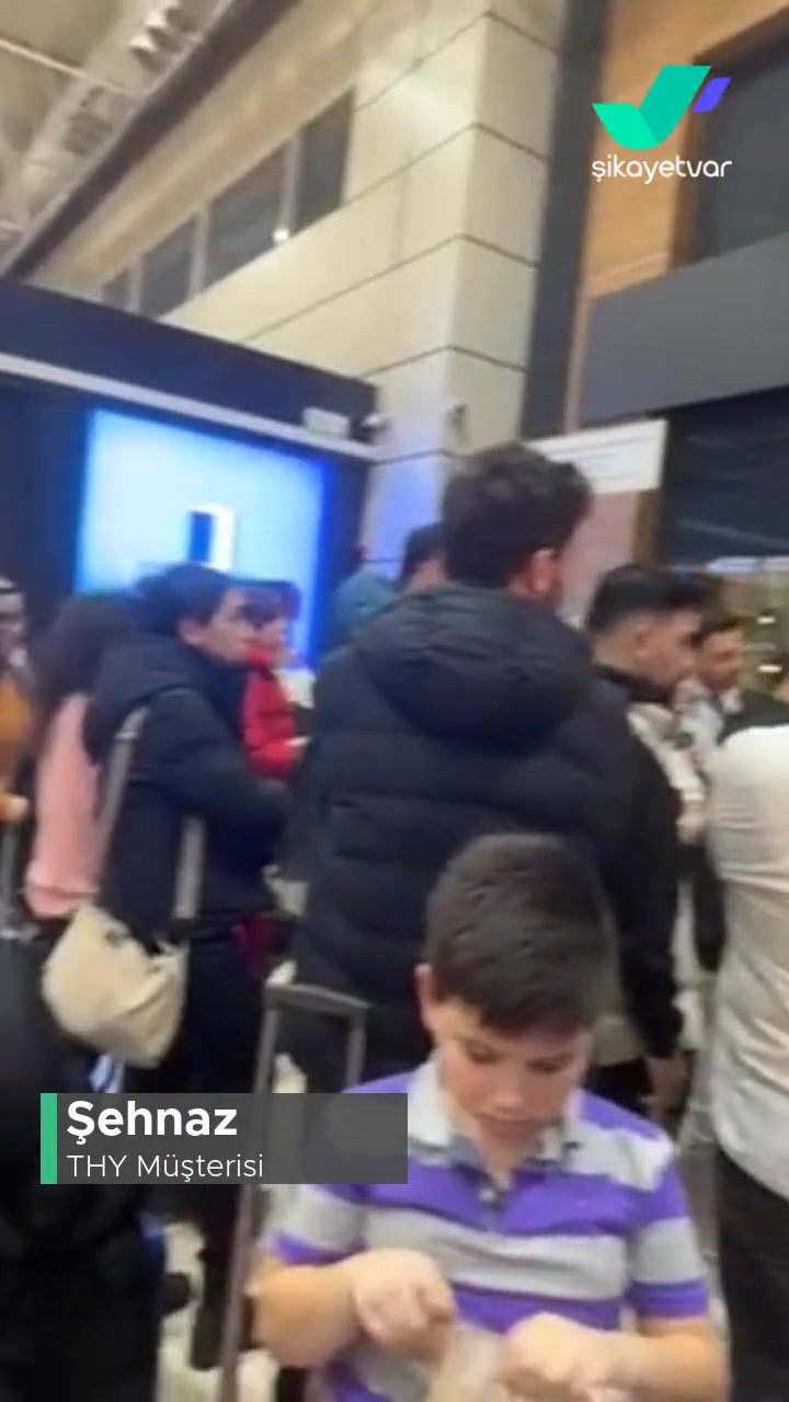 THY 6 Saat Rötarı Yönetemedi Yolcuları Aç Susuz Bekletti! videonun kapak resmi