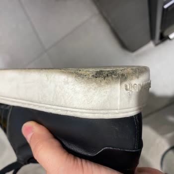 Brandy's Calvin Klein Çürük Tabanlı Ayakkabı Satıp Kabul Etmiyor