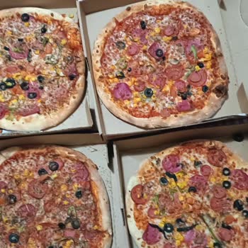 PizzaLazza Suriyeli. Kurye İle Gönderim