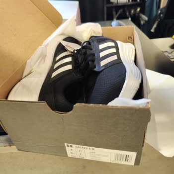 Adidas Para İadesi Vermemektedir.