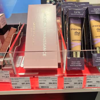 Sephora Vadi Mağazası İndirimli Etiketli Ürünleri İndirimsiz Satıyor