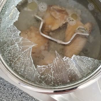 Emsan Mutfak Kapağı Patlayan Cam Kapaklı Tencere Ve İlgisiz Satıcı