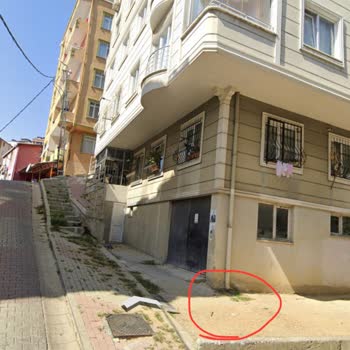 İBB - İstanbul Büyükşehir Belediyesi Apartman Yanındaki Boş Alanın Kullanıma Kapatılması