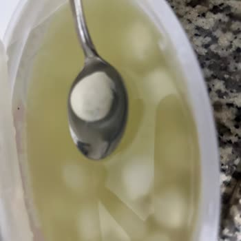 Ekici Peynir Top Peynirde Mavi Plastik Görünümlü İpler