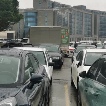 Kartal Dr. Lütfi Kırdar Şehir Hastanesi Hastane Otoparkına Kamyon, Karavan Park Etmek