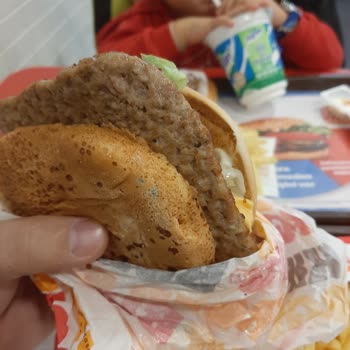 Burger King'de Küflü Hamburger Hayal Kırıklığı