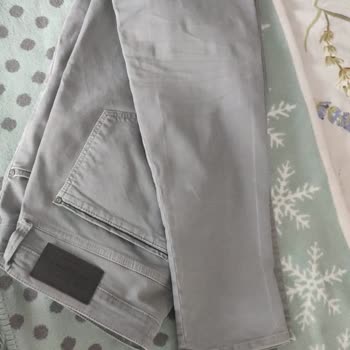 Mavi Pantolonlarımda Çizgili Beyaz Renk Lekesi Ve Fermuar Yırtılması