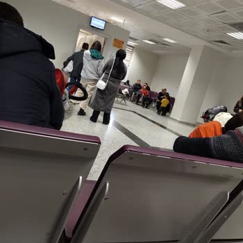 Manisa Merkezefendi Devlet Hastanesi Çocuk Acil Serviste Uzun Bekleyiş!