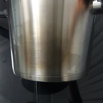 Fissler Düdüklü Tenceremin Yan Yüzeyinde Yanık Lekesi