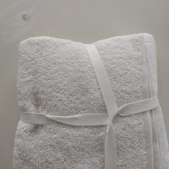 English Home Den Aldığım Kargom Poşeti Yırtık Ve Ürün Lekeliydi