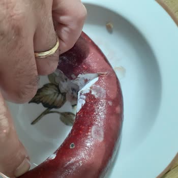 Dolapta Yağ Akıtan Coşkun Sucuk