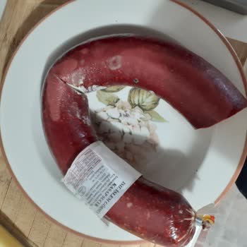 Dolapta Yağ Akıtan Coşkun Sucuk