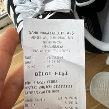 Sneaks Up Kutudan Çıkan Yanlış Ve Eksik Bağcık