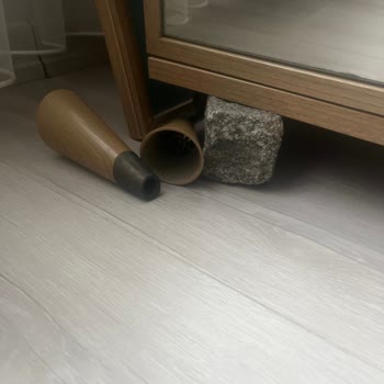 Bellona Dolabın Ayağının Kırılması