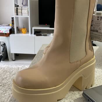 Bershka Ayakkabıda Ayıplı Mal Gönderdi
