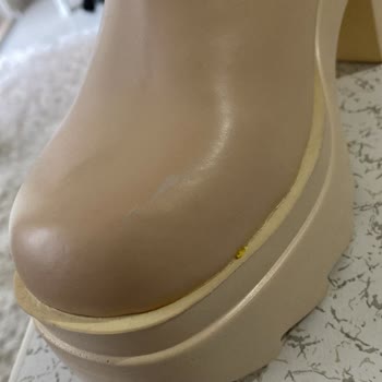Bershka Ayakkabıda Ayıplı Mal Gönderdi
