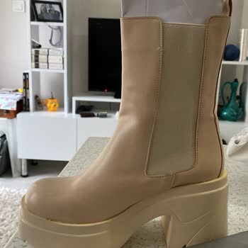 Bershka Ayakkabıda Ayıplı Mal Gönderdi