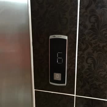 Kredi ve Yurtlar Kurumu Öğrenciler Asansör Kullanamıyor