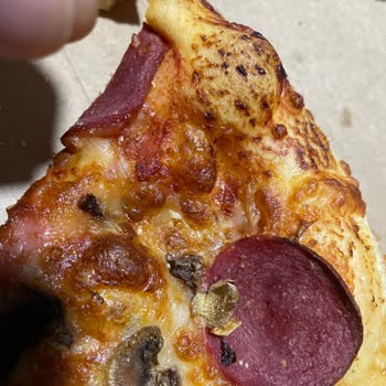 Pizza Hut Pizza Dan Saç Çıktı