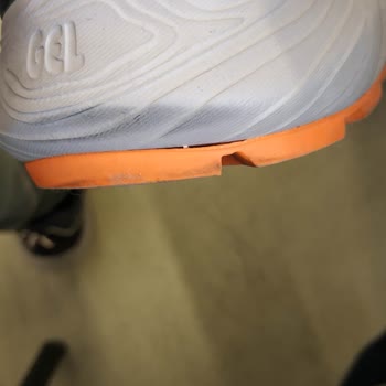 ASICS Yetkili Mağazadan Alınan Ayakkabıda Yaşanan Sorunlar