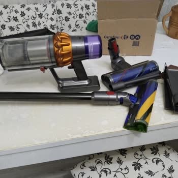 Dyson V15 Başlık Çıkarmış