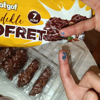 BİM Gofgof Fındıklı Gofretin İçinden Çıkan Plastik Parçaları