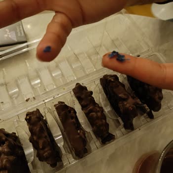 BİM Gofgof Fındıklı Gofretin İçinden Çıkan Plastik Parçaları