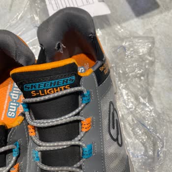 Skechers Ürettiği Ayakkabının Arkasında Durmuyor