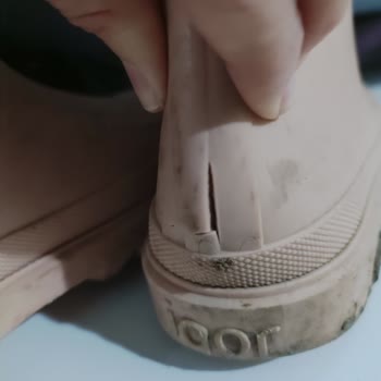 İgor Ayakkabı Yağmur Çizmesi Kısa Sürede Çatladı