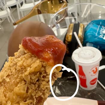Popeyes Menünün İçerisinden Kıl Çıktı