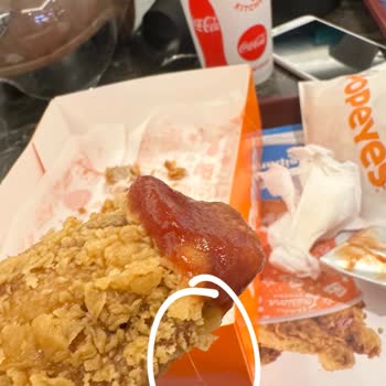 Popeyes Menünün İçerisinden Kıl Çıktı